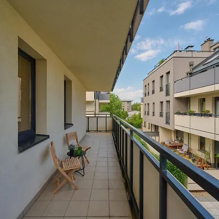 Apartment Elegant 1 Bedroom With Balcony In By Renters Breslau
