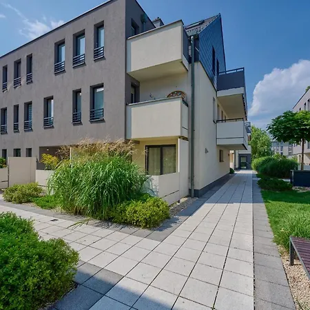 Elegant 1 Bedroom With Balcony In By Renters * Breslau