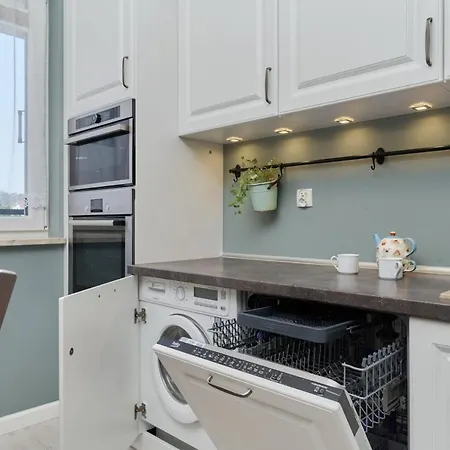 Elegant 1 Bedroom With Balcony In By Renters