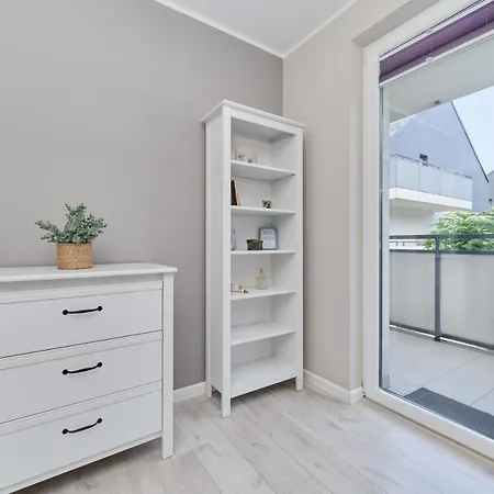 Apartment Elegant 1 Bedroom With Balcony In By Renters