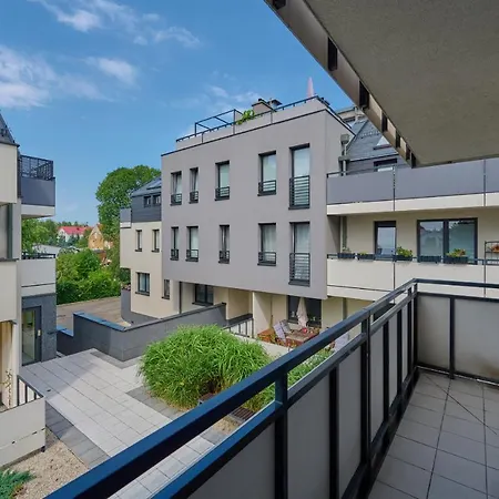 Elegant 1 Bedroom With Balcony In By Renters Appartement *