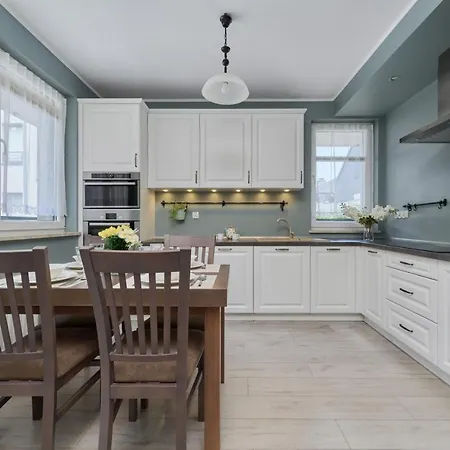 Elegant 1 Bedroom With Balcony In By Renters Appartement