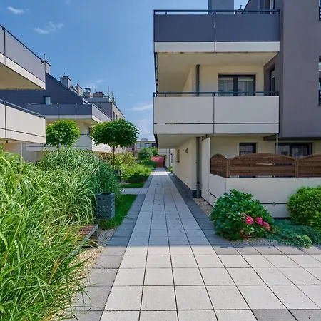 Appartement Elegant 1 Bedroom With Balcony In By Renters