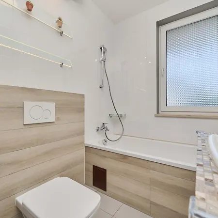 Appartement Elegant 1 Bedroom With Balcony In By Renters Wrocław