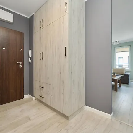 Appartement Elegant 1 Bedroom With Balcony In By Renters