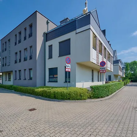 Elegant 1 Bedroom With Balcony In By Renters